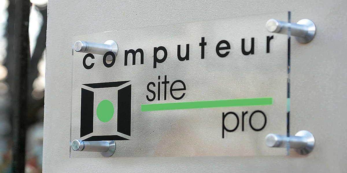 Pourquoi utiliser le plexiglas comme support publicitaire ?